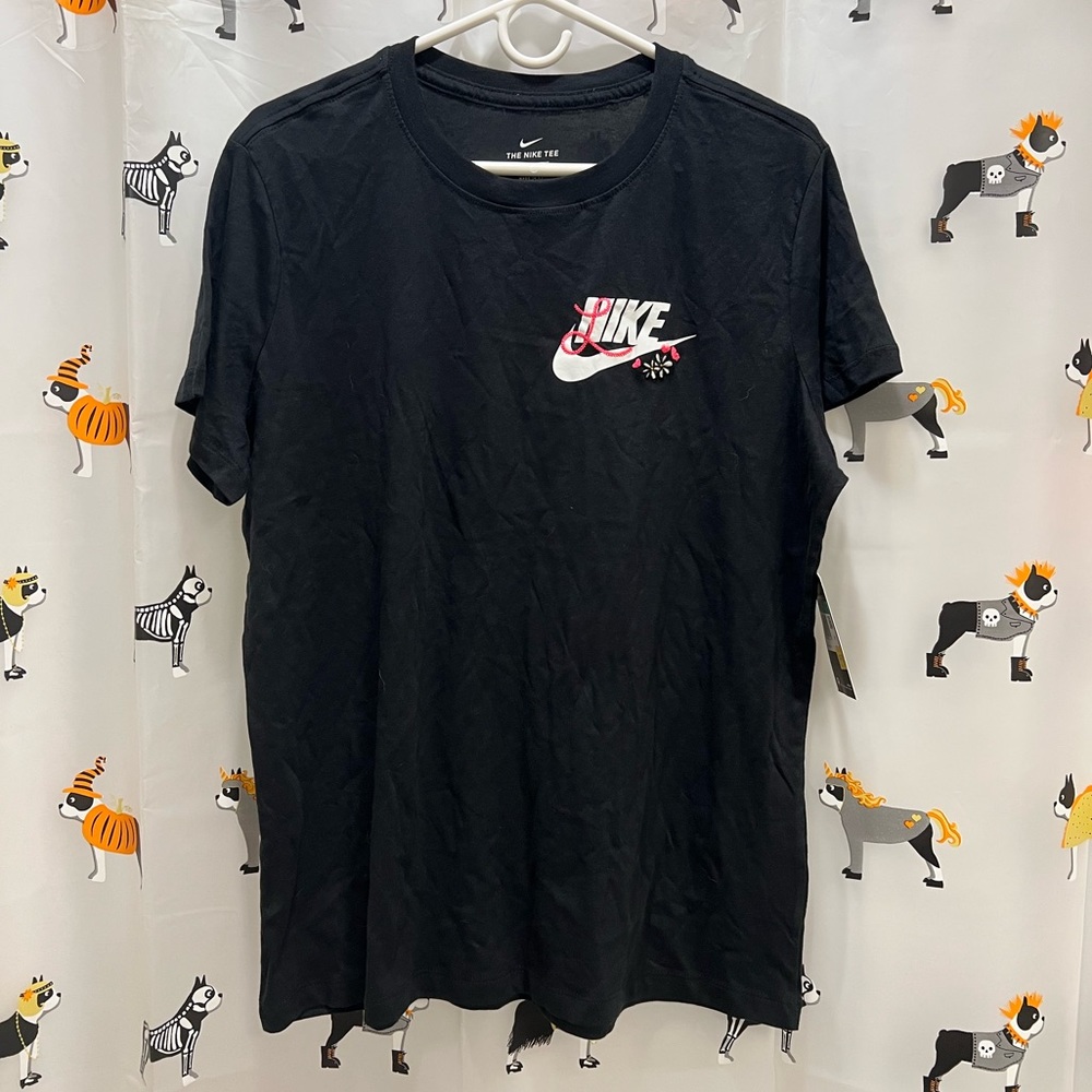 NWT Nike Women’s t-shirt